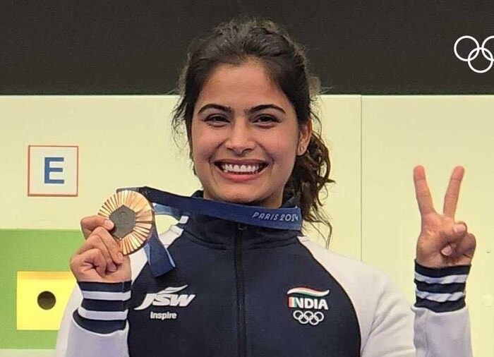 Manu Bhaker Shines, Qualifies for 25m Pistol Final